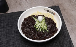 Black Bean Noodle with Minced Vegetable and Pork (만구짜장면)