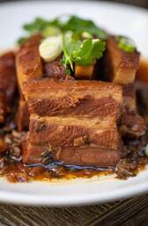 梅菜扣肉飯 Hakka Braised Pork Belly