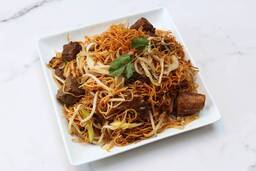 牛腩炒麵 Stir Fried Noodles w/ Beef Brisket