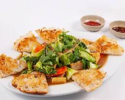 Pho Ap Chao Do Bien (Seafood Crunchy Fried noodle)