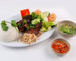 Com Bi Cha Suon Nuong (Pork chop)