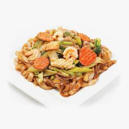 Stir-Fried Rice Noodle Topped Shrimp Squid & Beef (ACK Mem Tom Muc Bo)