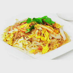 Stir-Fried Crab Meat, Eggs & Onion with Thin Glass Noodle (Mien Xao Cua)