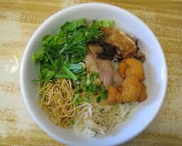 10. Egg Noodle & Rice Noodle Soup (Hủ Tiếu Mì Thập Cẩm)