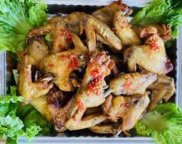 4. Cánh Gà Chiên (Chicken Wings)