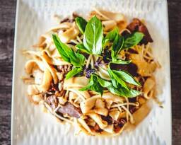 Stir Fry Wagyu w Soft Fried Noodle