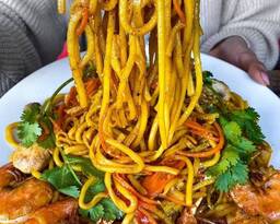 Garlic Noodle with Grilled Shrimp