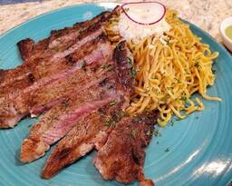 Garlic Noodle with Rib-eye Steak