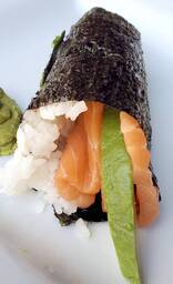 Salmon Avocado Handroll